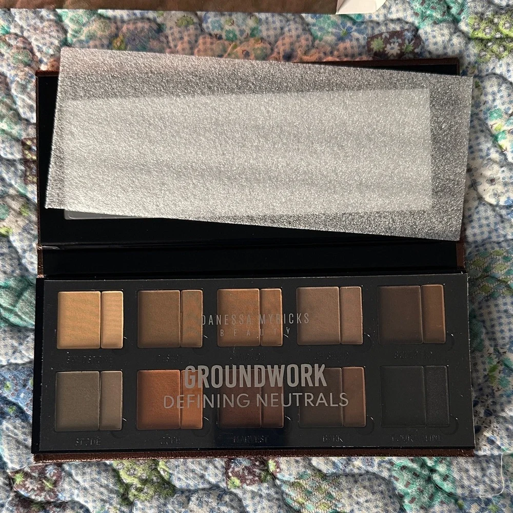 Danessa Myricks Beauty Groundwork Defining Neutrals Eyeshadow Palette - Brown - Picture 4 of 4
